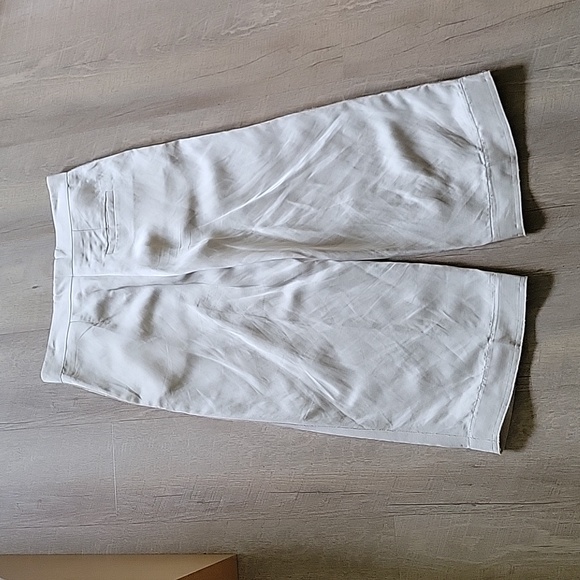 COS shiny cream colored cropped trousers in size US 4. - Picture 6 of 9